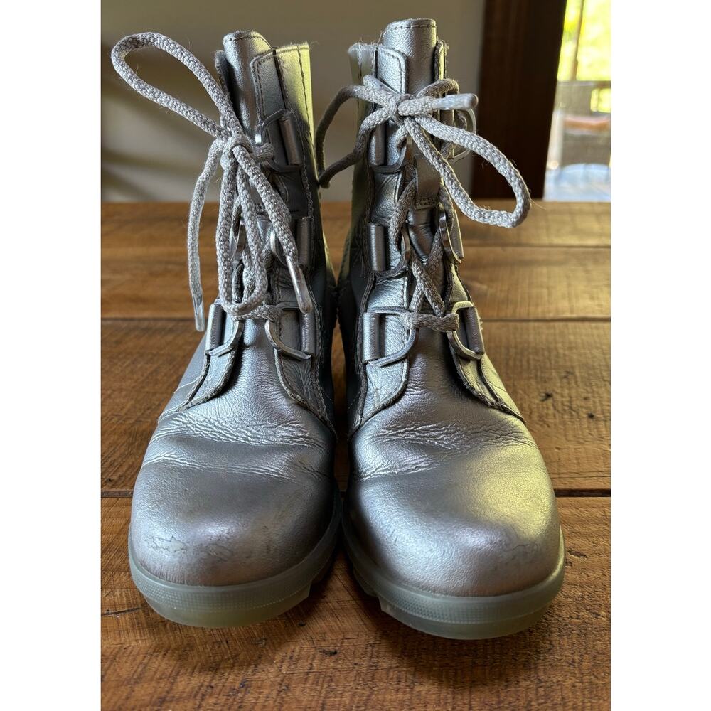 Sorel Joan of Arctic x Disney Frozen Wedge Boots Girls Size‎ 4 Silver Boots